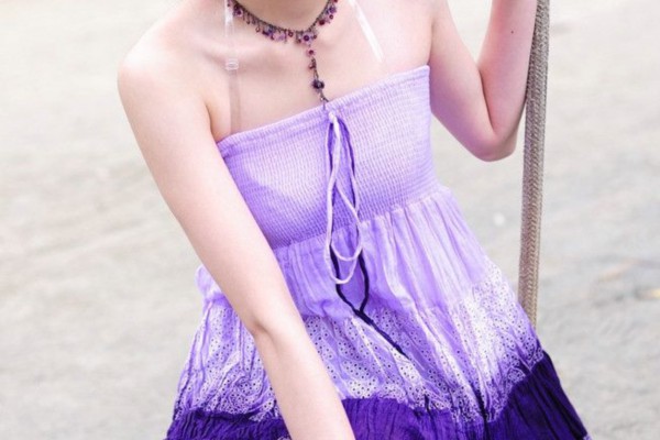 Later, I met Ann Xia Hou, who came back from abroad, and married Qin Chu. It was a thorough A city. I was able to meet Anxia Suzi. I always felt very lucky. In the year when Muhao died, Anxia was sent abroad by her father for further study, and they never got together again.
